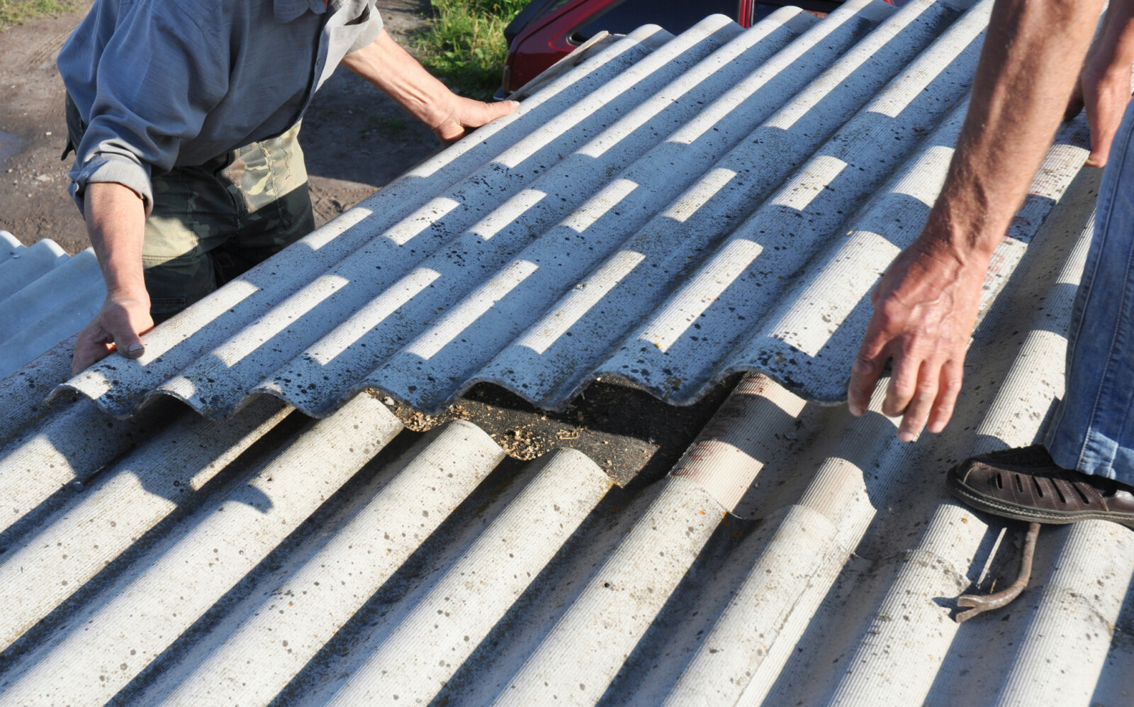 Risks Of Asbestos Roofs, Asbestos Roof Removal. Asbestos Removal